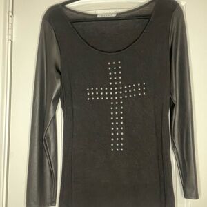 Hot topic, black mid sleeve shirt